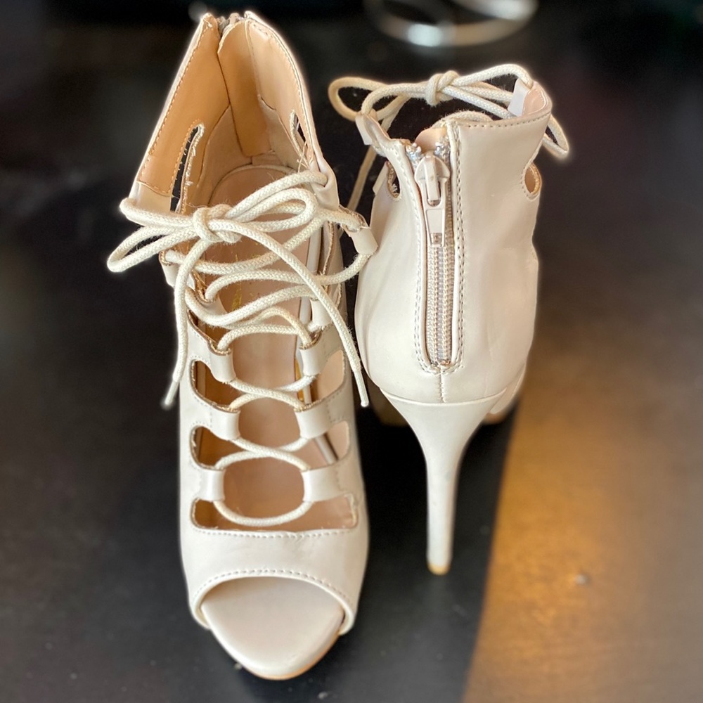Glaze back zipper lace up booties